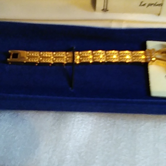 Jacqueline Kennedy's Gold Plated Watch - Picture 3 of 14